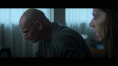 Gimme your phone. - The Day of the Jackal