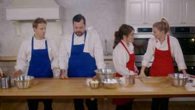 GINA:
But I don't know
what we're gonna make. - Christmas Cupcakes