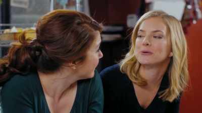 GINA:
I just had a thought that
Dad would've won if he knew. - Christmas Cupcakes