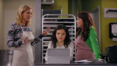 GINA:
You know, you keep saying the
word 'fun', but - Christmas Cupcakes
