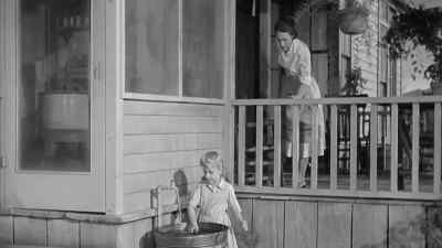 Ginny, we're waiting.
Just a sec, Mom. - The Monolith Monsters