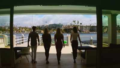 - [Gio] Never gets old.
- [Lisa] This is such a unique location. - Selling The OC