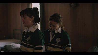 GIRL: Don't move! - Bad Behaviour