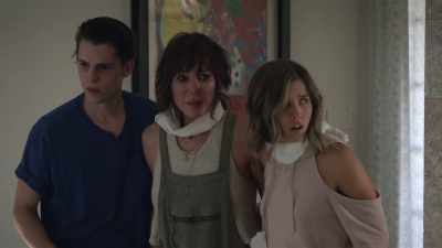 Girl, looks like you picked
the wrong mr. Right. - The Wrong Mr. Right