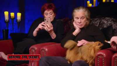 - [girl] No, it's not.
- [Jack laughs] - The Osbournes Want to Believe