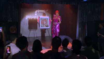 ♪ Girl, no more cryin' ♪ - AJ and the Queen