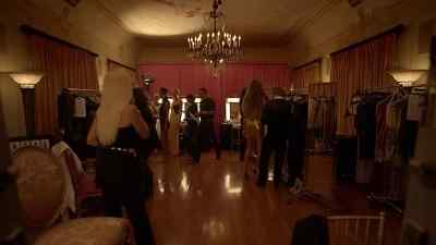 Girls, can you give us the room? - American Crime Story