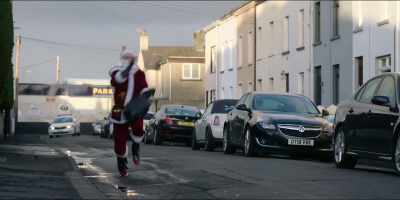(GIRLS GASP)
(SIRENS APPROACH) - The Heist Before Christmas