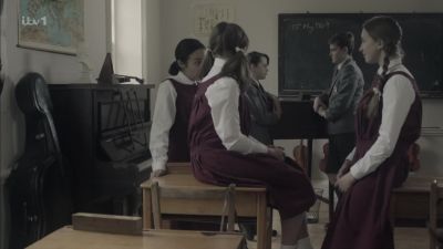 GIRLS GIGGLE - Endeavour