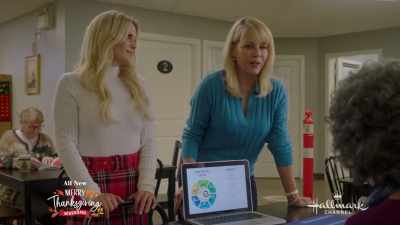 Girls, Lara dating Ben - The Christmas Contest