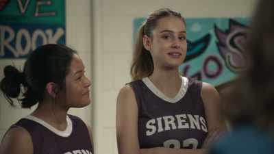 [girls laugh] - Big Shot