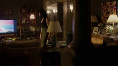 [girls laughing on TV] - Vida