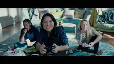 (girls laughing) - The Hate U Give