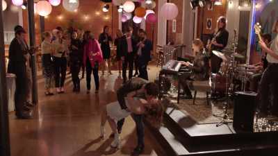 -[girls squealing]
-[happy music] - The Love Club: Tara’s Tune