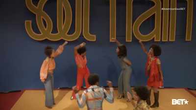 ♪ Girls, stand up and fight ♪ - American Soul