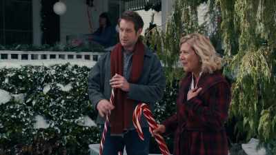 Girls, there's no
right choice here. - A Maple Valley Christmas