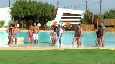 Girls, if you fancy Daniel,
please step forward. - Love Island