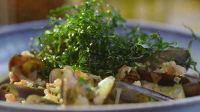 GISELA: And we opened the
sururu with cachaca broth. - Restaurants at the End of the World