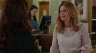 Gisteren beschuldigde hij me nog van laster. - Aurora Teagarden Mysteries: A Game of Cat and Mouse