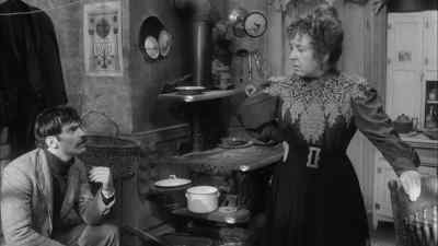 Gitl told you?
She didn't say a word, I swear. - Hester Street