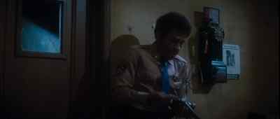 Give me a gun!
They're coming down the hall. - Assault on Precinct 13