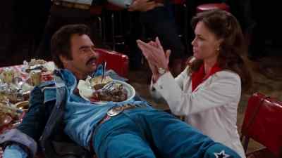 Give me a hand, will you? - Hooper