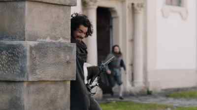 Give me a pistol. - The Musketeers