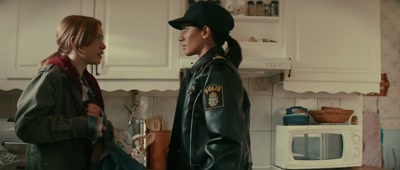 - Give hit.
- Ow! Can't a man have a private life? - UFO Sweden