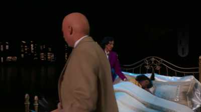 * Give in * - Annie Live!