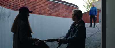 - Give me my bag.
- If it's her bag, then give it back. - Hacker