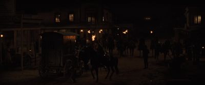 - Give me your hand.
- No! - Cowboys &amp; Aliens