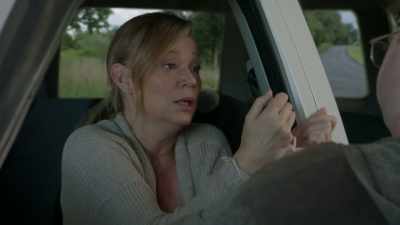 - Give me your other hand.
- Ah! Denny, please. - 12 Desperate Hours