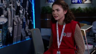 - Give that to me now.
- What? - Chicago Med