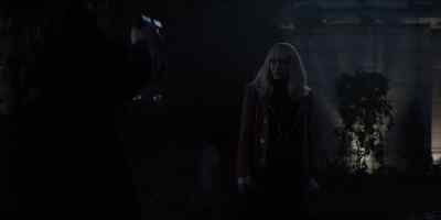 Give me the buzzer, Alice. - Batwoman