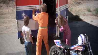 Give me the door, Tommy. - Viva Knievel!