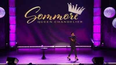 Give yourselves a big round of applause - Sommore: Queen Chandelier