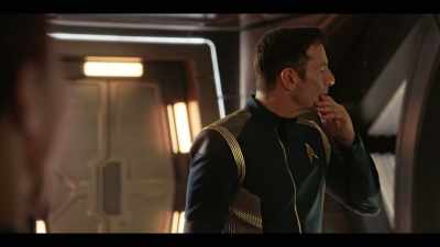 Gives us a small window - Star Trek: Discovery