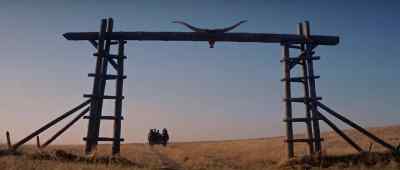 - Glad we're getting there.
- Yeah. We'll be there before dark. - The Big Country