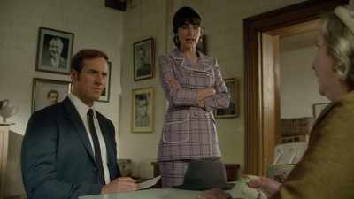 Gladis! Slow down! It's alright.
What are you talking about? - Ms Fisher's Modern Murder Mysteries