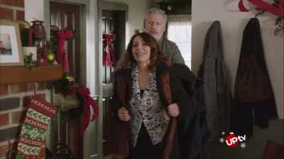 Glædelig jul, mor.
Hvor er jeg glad for at se dig. - Christmas Wedding Runaway