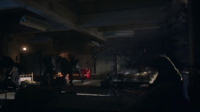 ‐ [glass breaking]
‐ [shouting] - Marvel's Runaways
