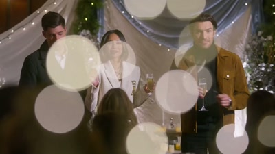GLASS CLINKING - Yuletide the Knot
