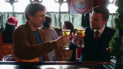(glasses clinking) - Christmas in Notting Hill
