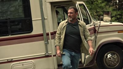 [Glenn grunts, sighs] - Slasher