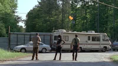 Glenn, you there yet? - The Walking Dead