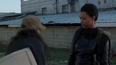 Glenn, you there yet? - The Walking Dead