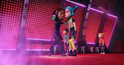 Glitch! Listen to me!
It's Carmen. We have to go. - Spy Kids: Mission Critical