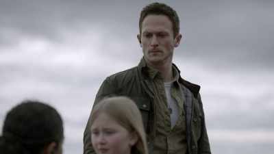 GLORIA: I would never leave
you, Caroline. - Debris