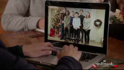 ♪ Glory to the new born king ♪ - Pride, Prejudice and Mistletoe