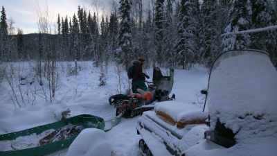 Go ahead and give
me a nice hard pull, - Life Below Zero: Next Generation